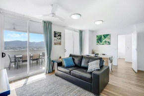 Cairns City Escape - Elevated Modern Haven with Pool